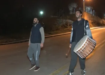 İlk sahura ilahiler eşliğinde uyandılar