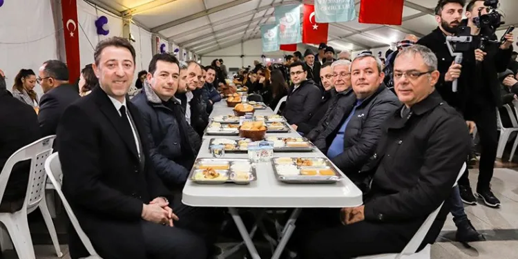 Sofralarımız bir gönüllerimiz bir