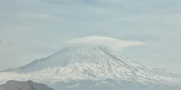 Ağrı Dağı buluttan şapkasını taktı
