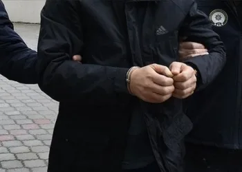 Şirketlerin mail adreslerini hackledi