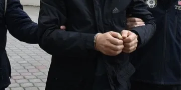 Şirketlerin mail adreslerini hackledi