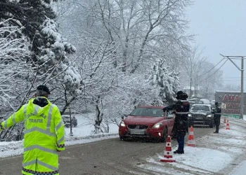 Nisan ayına günler kala Uludağ’da kar bir metreyi aştı
