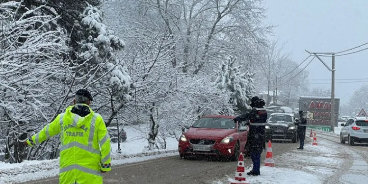 Nisan ayına günler kala Uludağ’da kar bir metreyi aştı