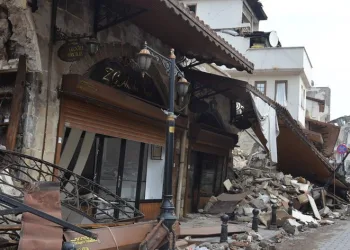 Tarihi Demirciler Çarşısı depremde hasar aldı