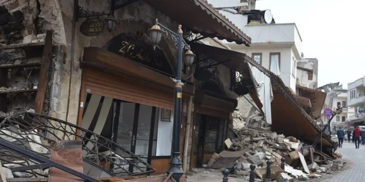Tarihi Demirciler Çarşısı depremde hasar aldı