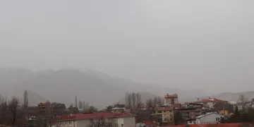 Oltu’da toz bulutu etkili oldu