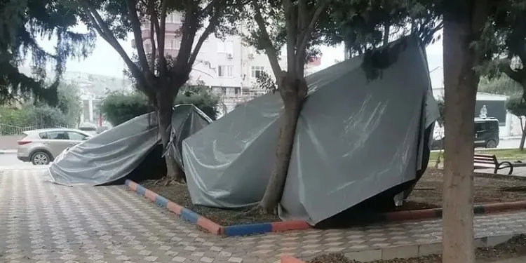 Kuvvetli rüzgar çadırlarda zarara neden oldu