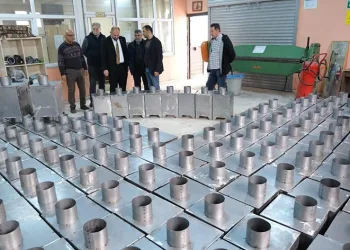 Öğrenciler depremzedeler için soba üretti
