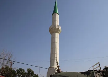 Cami yıkıldı, minaresi ayakta kaldı