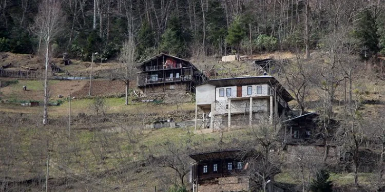 Sel ve heyelanla gittiler, depremle döndüler