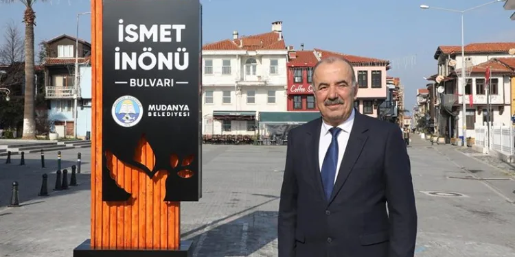 Logolu totem tartışmasına montajlı fotoğraflar