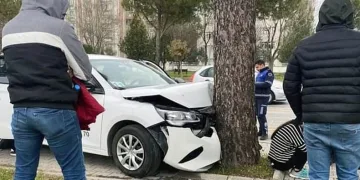Aday sürücü sınavda kaza yaptı