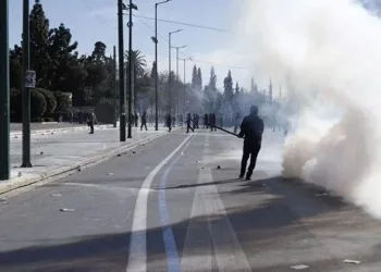 50 bin kişi protesto etti