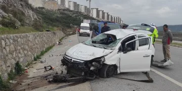 İstinat duvarına çarpan araç takla attı