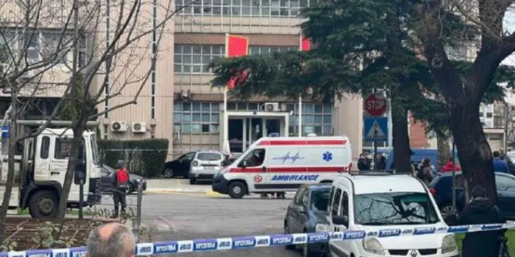 Mahkeme binasında bombalı saldırı