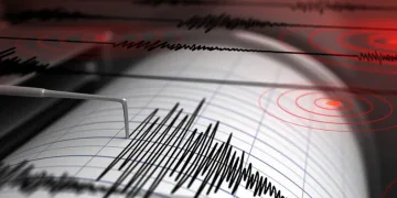 İran’ın Türkiye sınırında 5,6 büyüklüğünde deprem