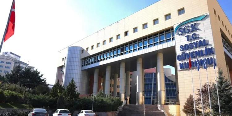 SGK çalışanlarına 3 ay fazla mesai ücreti verilecek