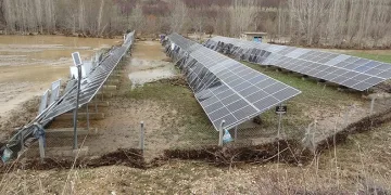 Güneş panelleri kağıt gibi dağıldı
