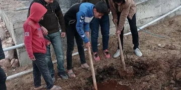 Evin bahçesindeki 2 noktadan sıcak su çıktı