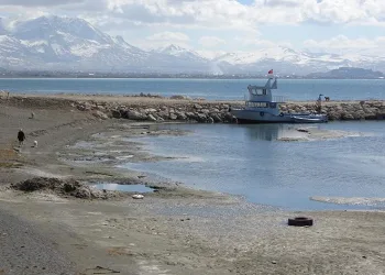 Van Gölü seviye kaybediyor