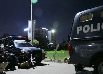 Polis aracına saldırı düzenlendi