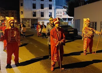 Mehteran takımı sahur için sokağa indi