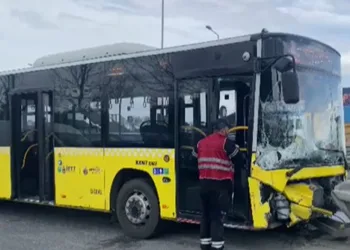 İETT otobüsü bariyere çarptı