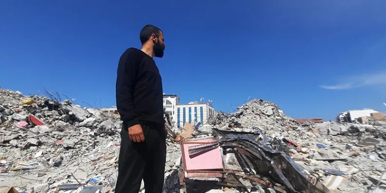 Danimarka’dan Hatay’a geldi, ailesini arıyor