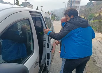 Yardım parası adı altında para toplarken yakalandı