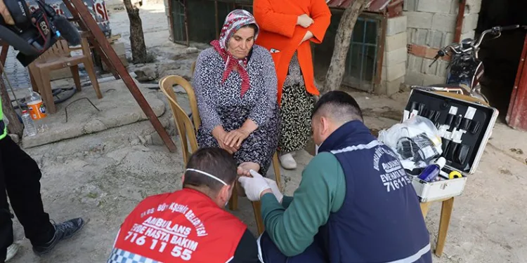 Sağlık hizmetleri depremzedelerin ayağına gidiyor