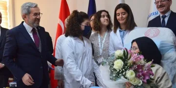 11. gün enkazdan çıkarılan Aleyna taburcu edildi