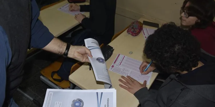 Lise ve üniversite adaylarına sınav simülasyonu