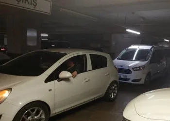 AVM otoparkında Egzoz gazı paniği