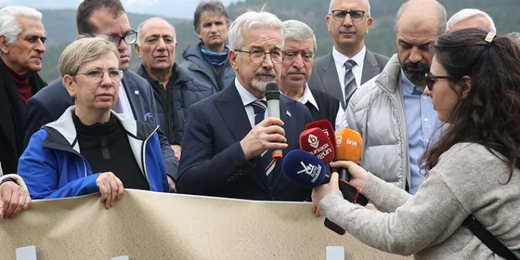 Kuruyan Nilüfer Barajı’nda su krizine karşı çağrıda bulundular