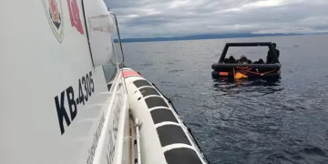 12 düzensiz göçmen kurtarıldı