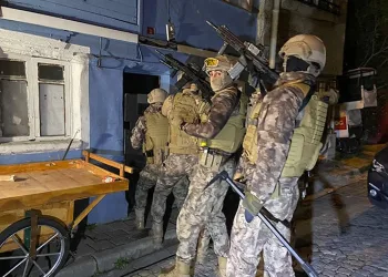 Uyuşturucu tacirlerine şafak operasyonu
