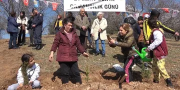 Diktiği fidanı gözyaşıyla suladı
