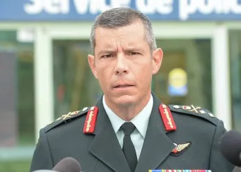 Generalden hükümete milyon dolarlık dava