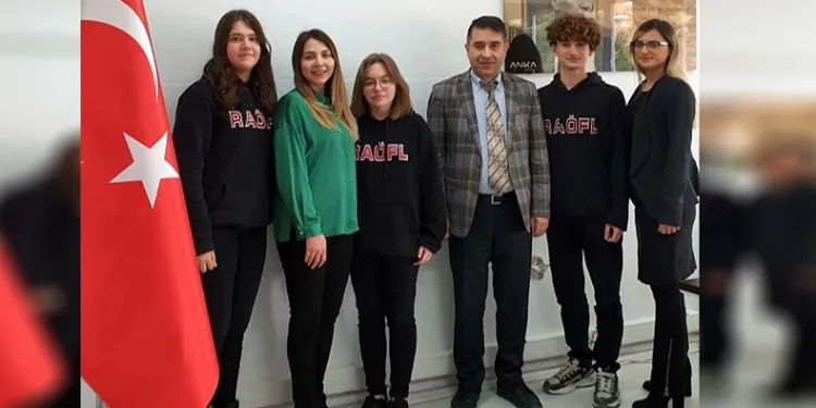 Fen lisesi öğrencilerinden büyük başarı