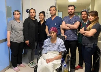 Depremzede 54 günlük yaşam mücadelesini kazandı