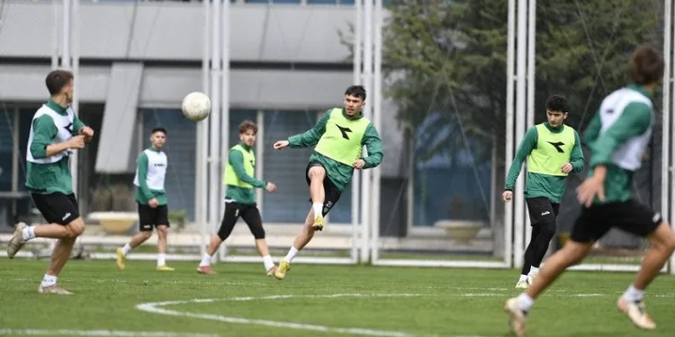 Bursaspor İsmail Ertekin gözetiminde çalıştı