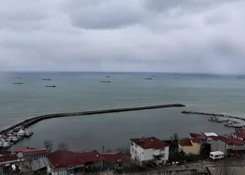 50’ye yakın gemi sıra bekliyor