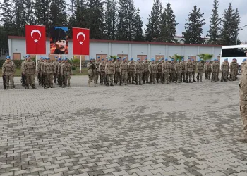 Görevini tamamlayan komandolar uğurlandı