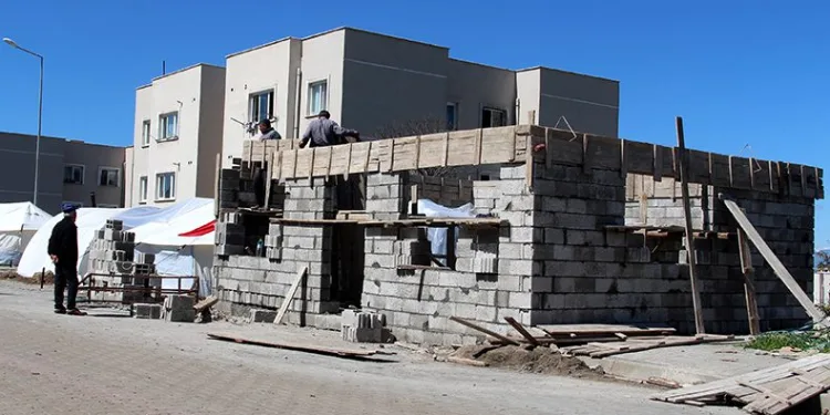 Depremzede muhtar fırın inşasına başladı