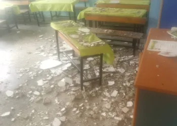 Okulda tavan sıvası düştü, 2 öğrenci yaralandı