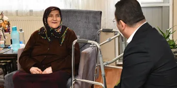Mavi kapaklar depremzedeye umut oldu