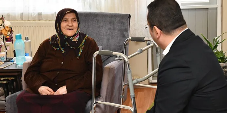 Mavi kapaklar depremzedeye umut oldu