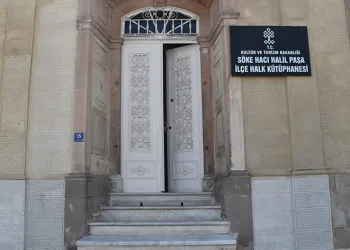 Kütüphane binası zamana meydan okuyor