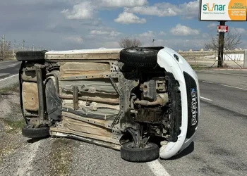 Köpeğe çarpmamaya çalıştı takla attı