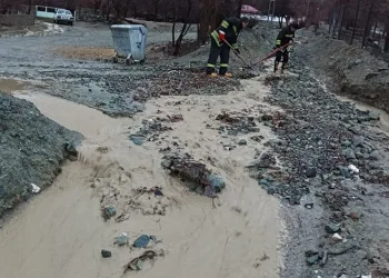 Sağanak sonrası su taşkını oluştu